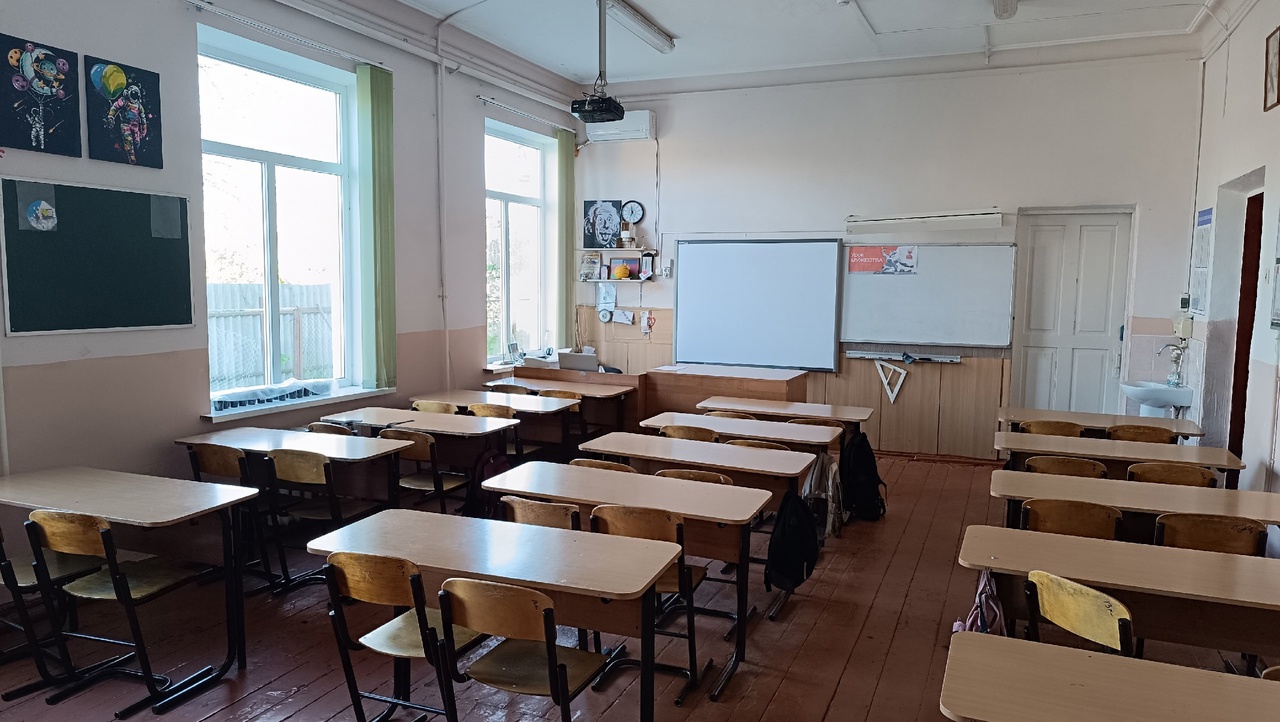 Изображения кабинета физики.