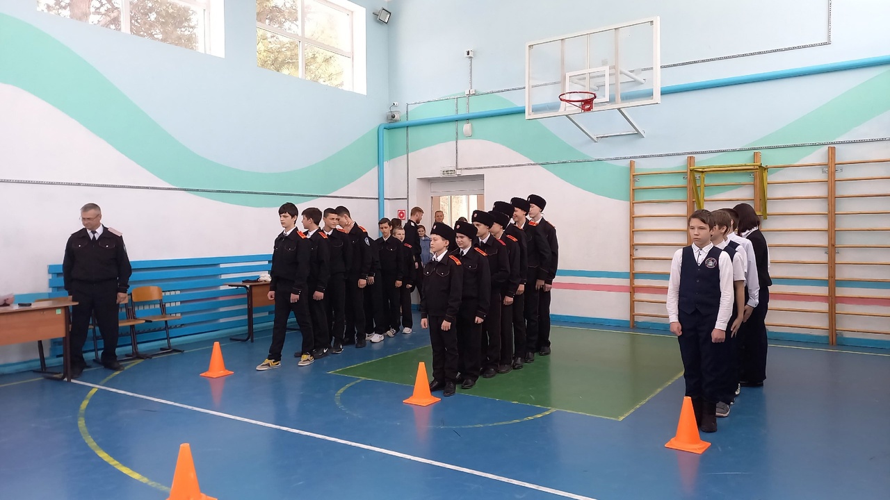Изображение спорт и физкультура в школе.